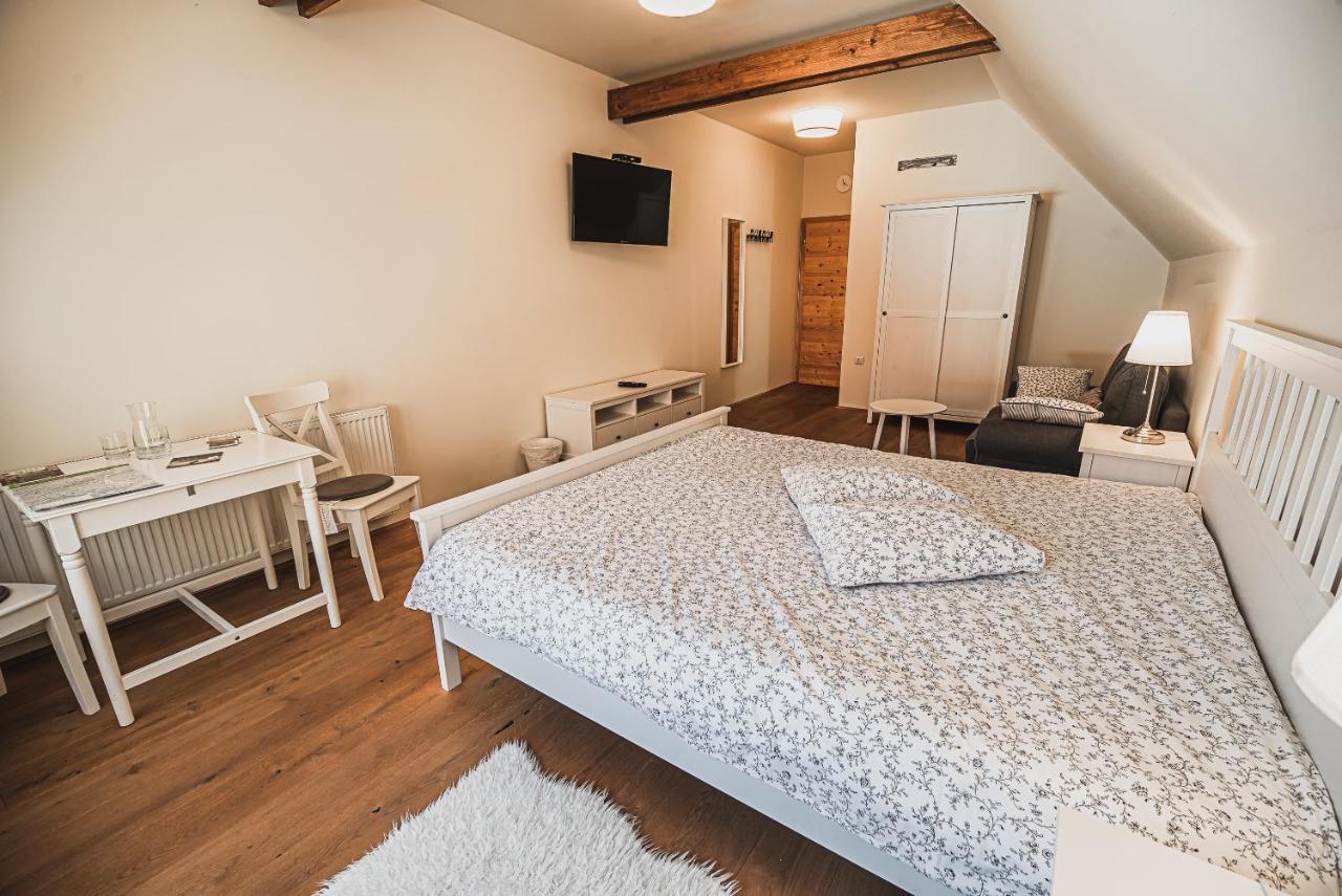 Farm Stay Zurej Sentjur Ngoại thất bức ảnh