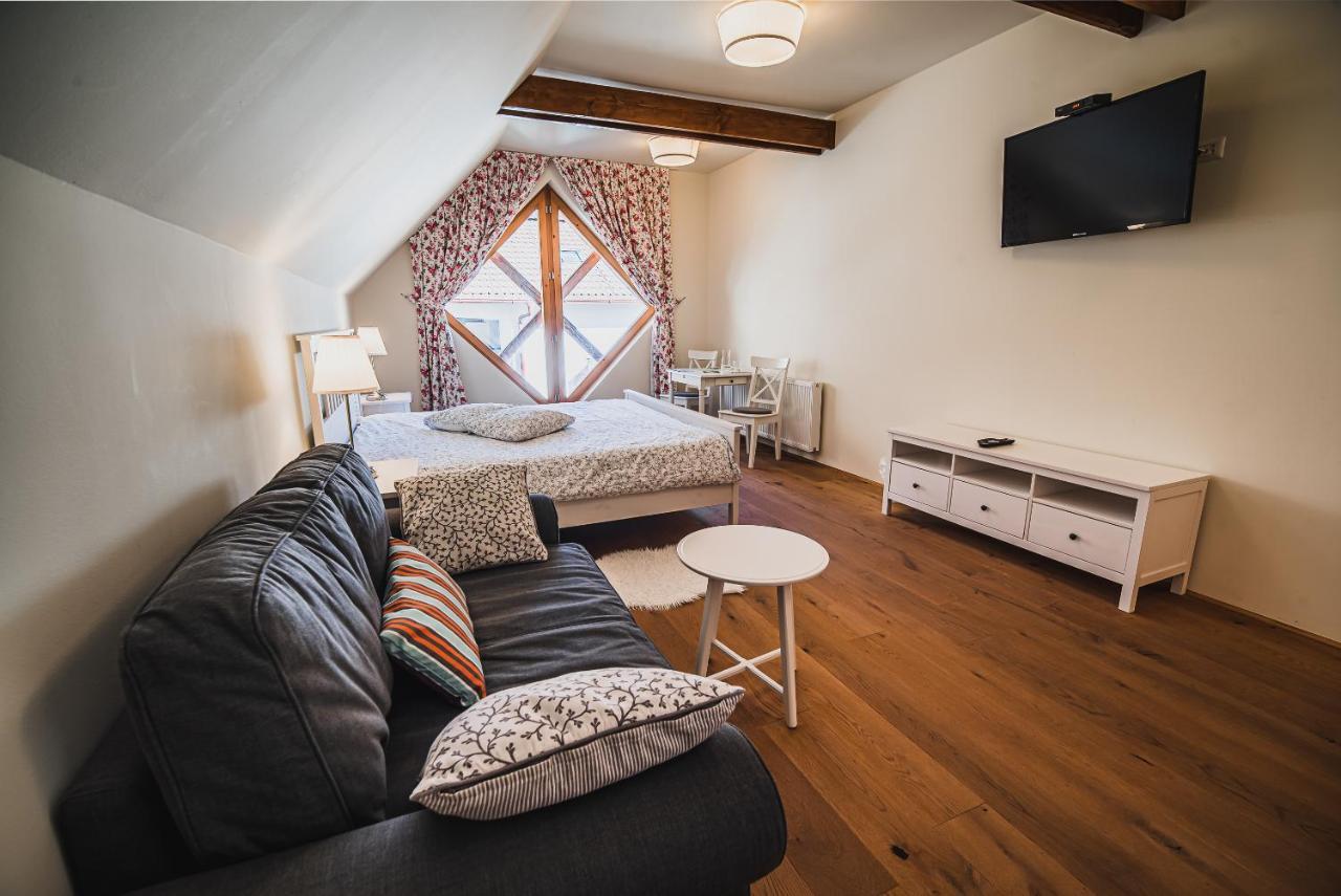 Farm Stay Zurej Sentjur Ngoại thất bức ảnh