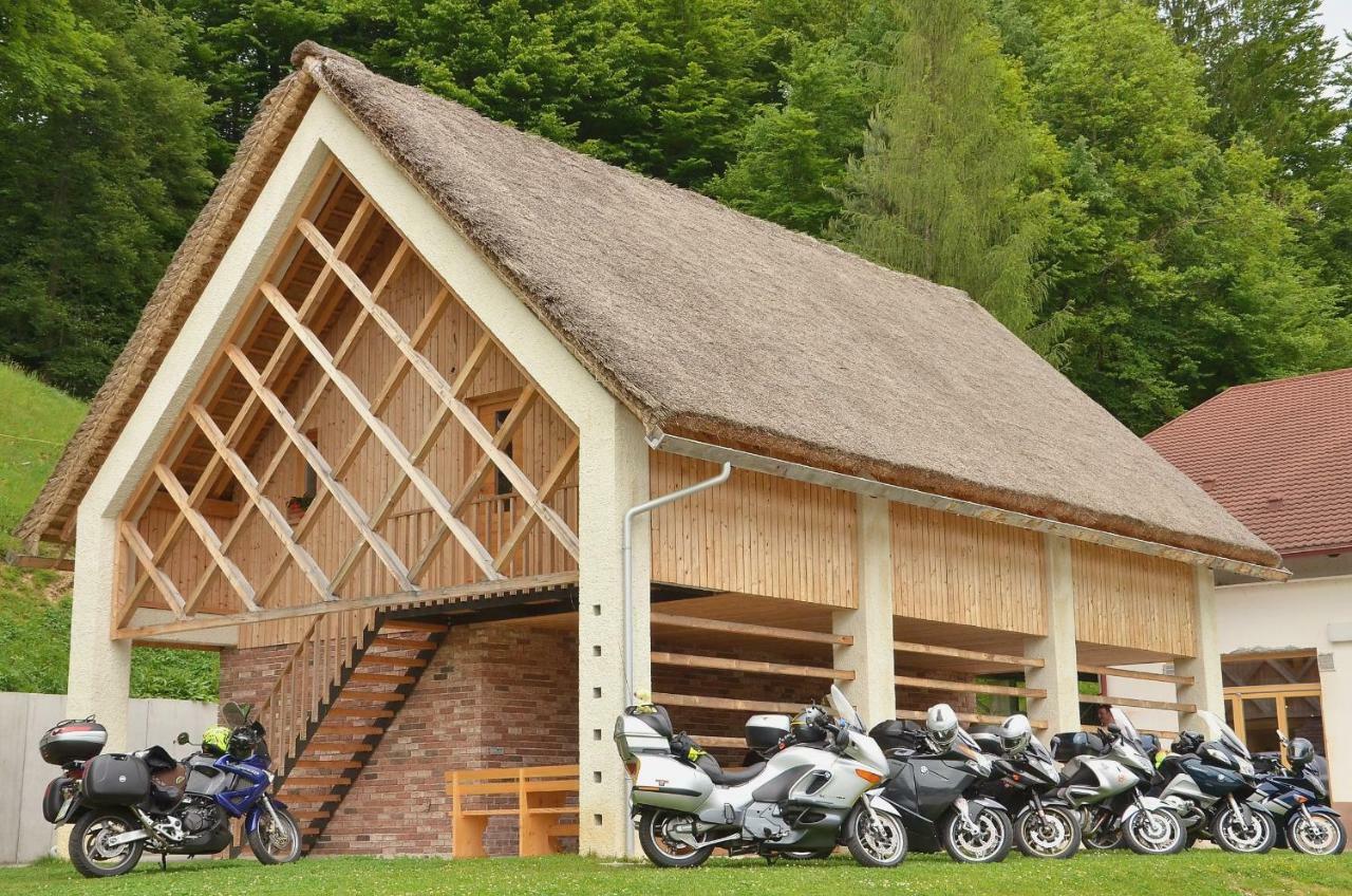 Farm Stay Zurej Sentjur Ngoại thất bức ảnh